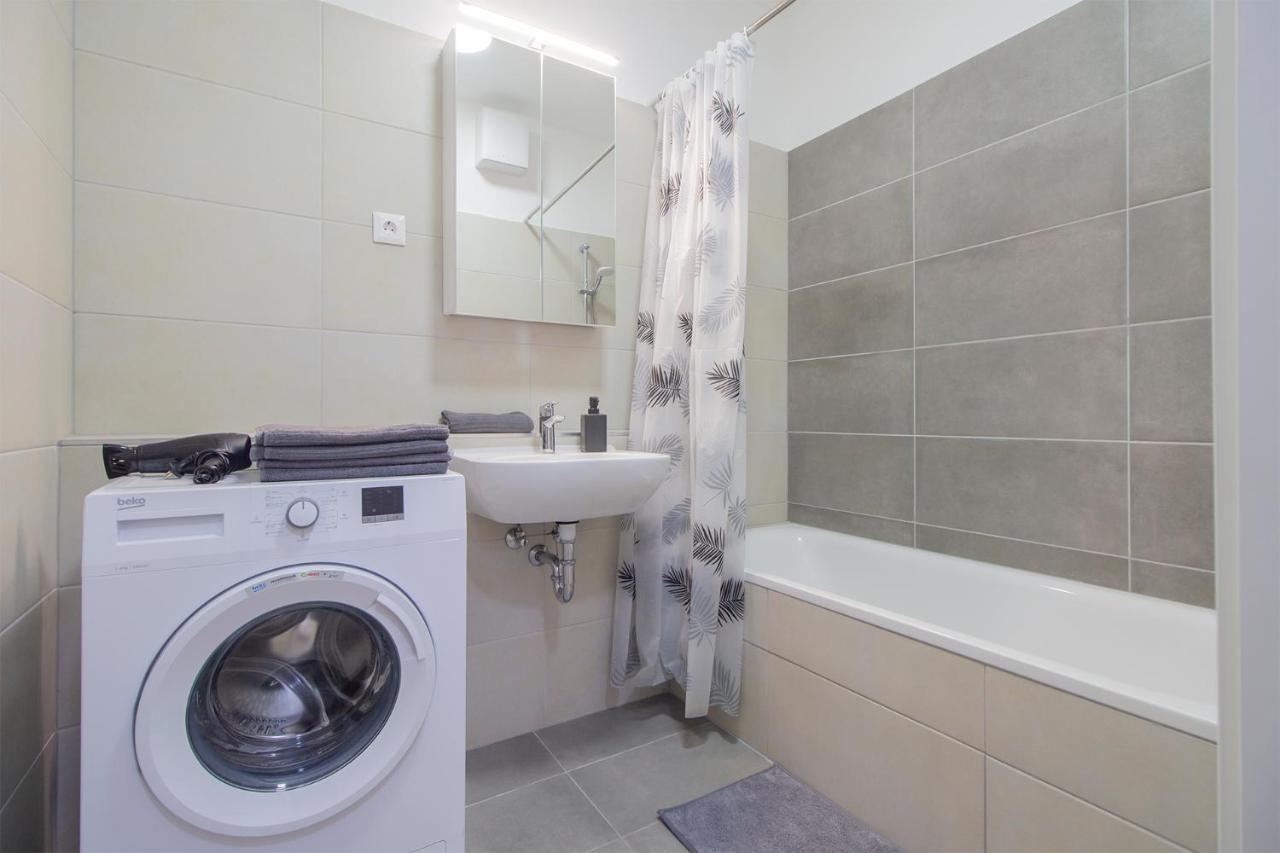 Corvin Modern Two Bedroom Apartment Free Parking Budapeste Exterior foto